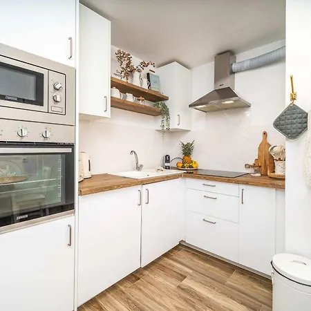 Freshly Renovated Flat In By Hostwise Portimão
