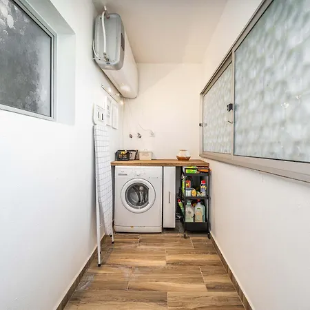 Appartamento Freshly Renovated Flat In By Hostwise