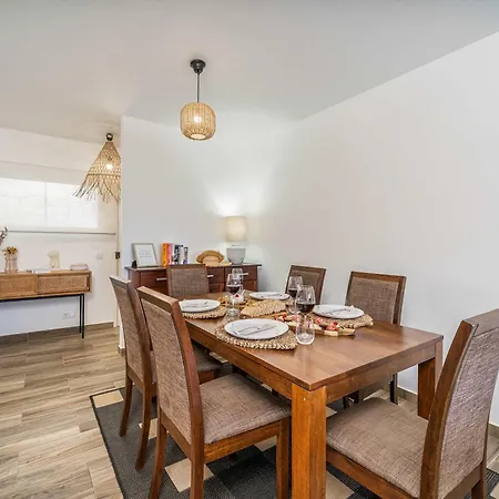 Freshly Renovated Flat In By Hostwise Portimão